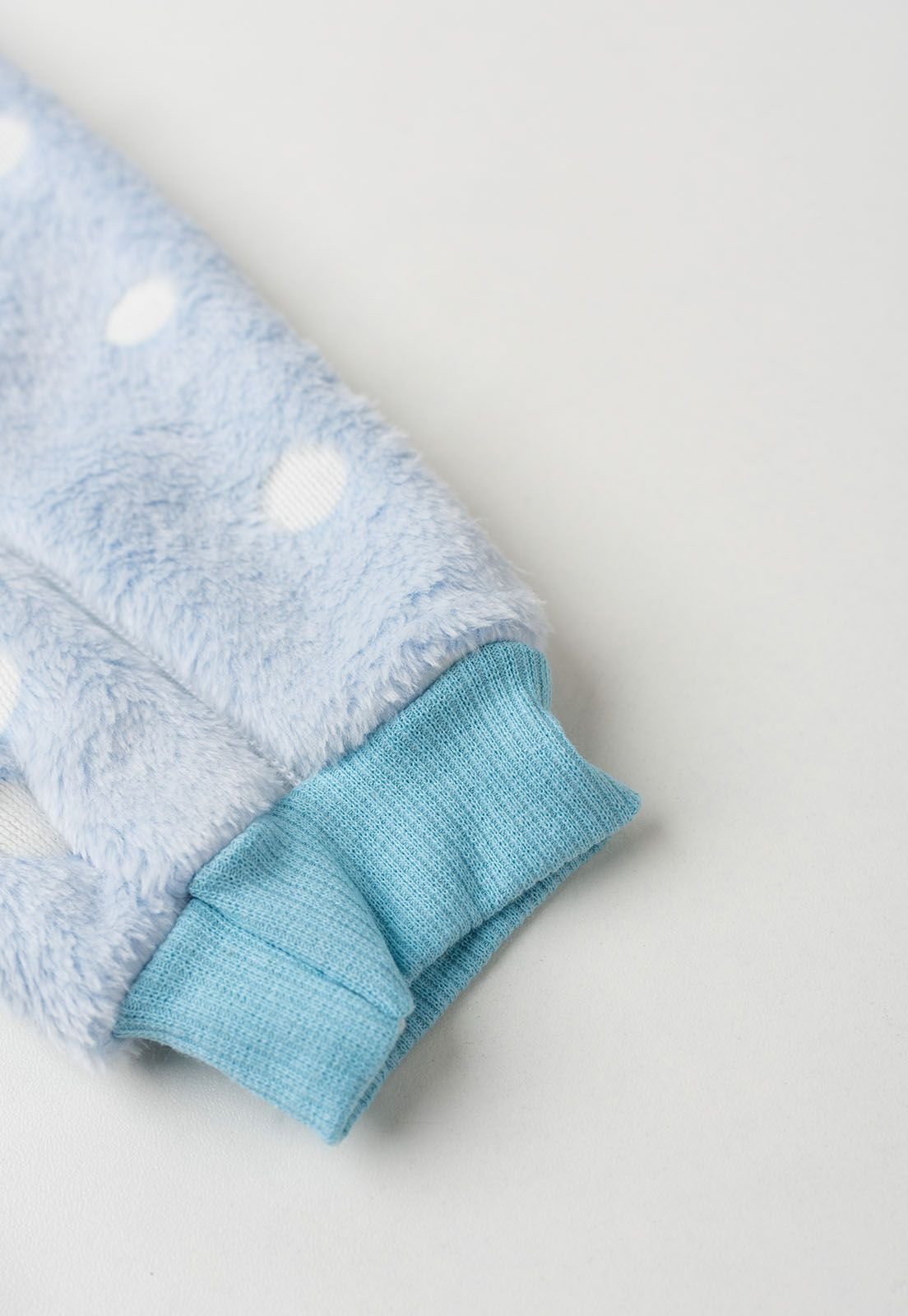 Detalhe: Punhos em ribana do Macac&atilde;o Fleece com Z&iacute;per Ame Kids, cor Azul Beb&ecirc;
