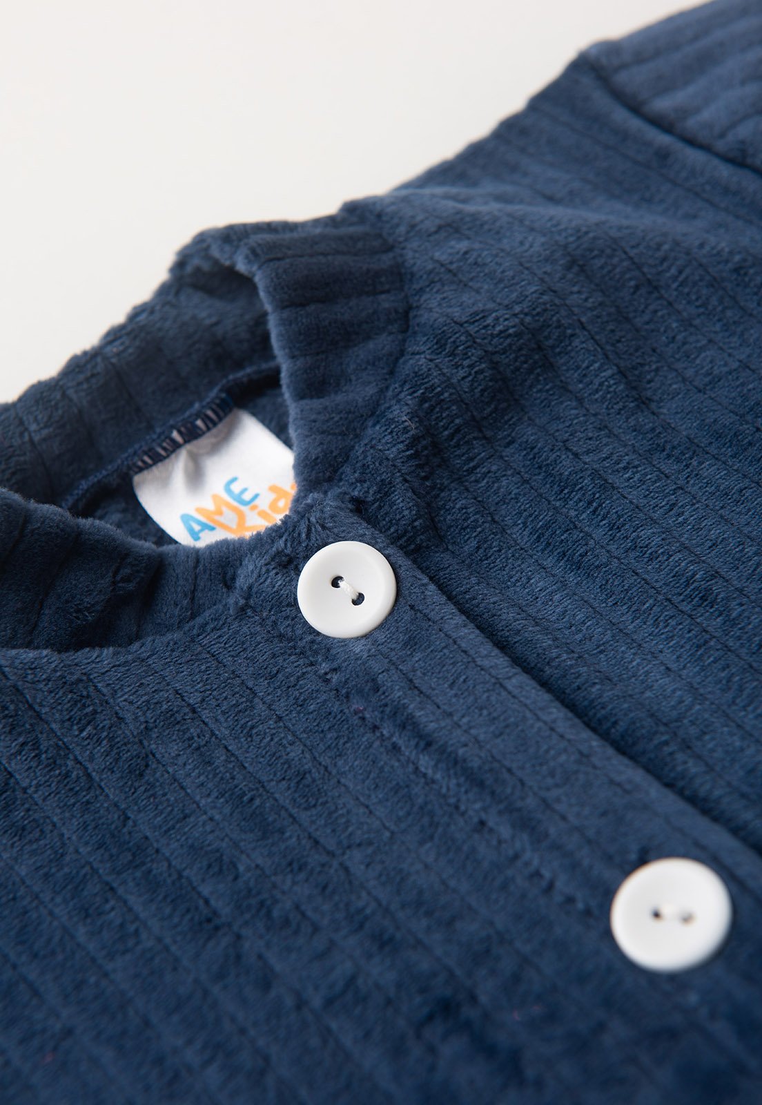 Detalhe: Bot&otilde;es na frente do Conjunto Casaco e Cal&ccedil;a Plush Canelado Ame Kids, cor Azul Marinho