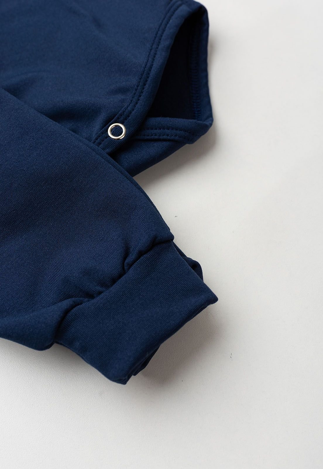 Detalhe: Bot&atilde;o no ombro do Conjunto Body e Cal&ccedil;a T&eacute;rmica Ame Kids, cor Azul Marinho