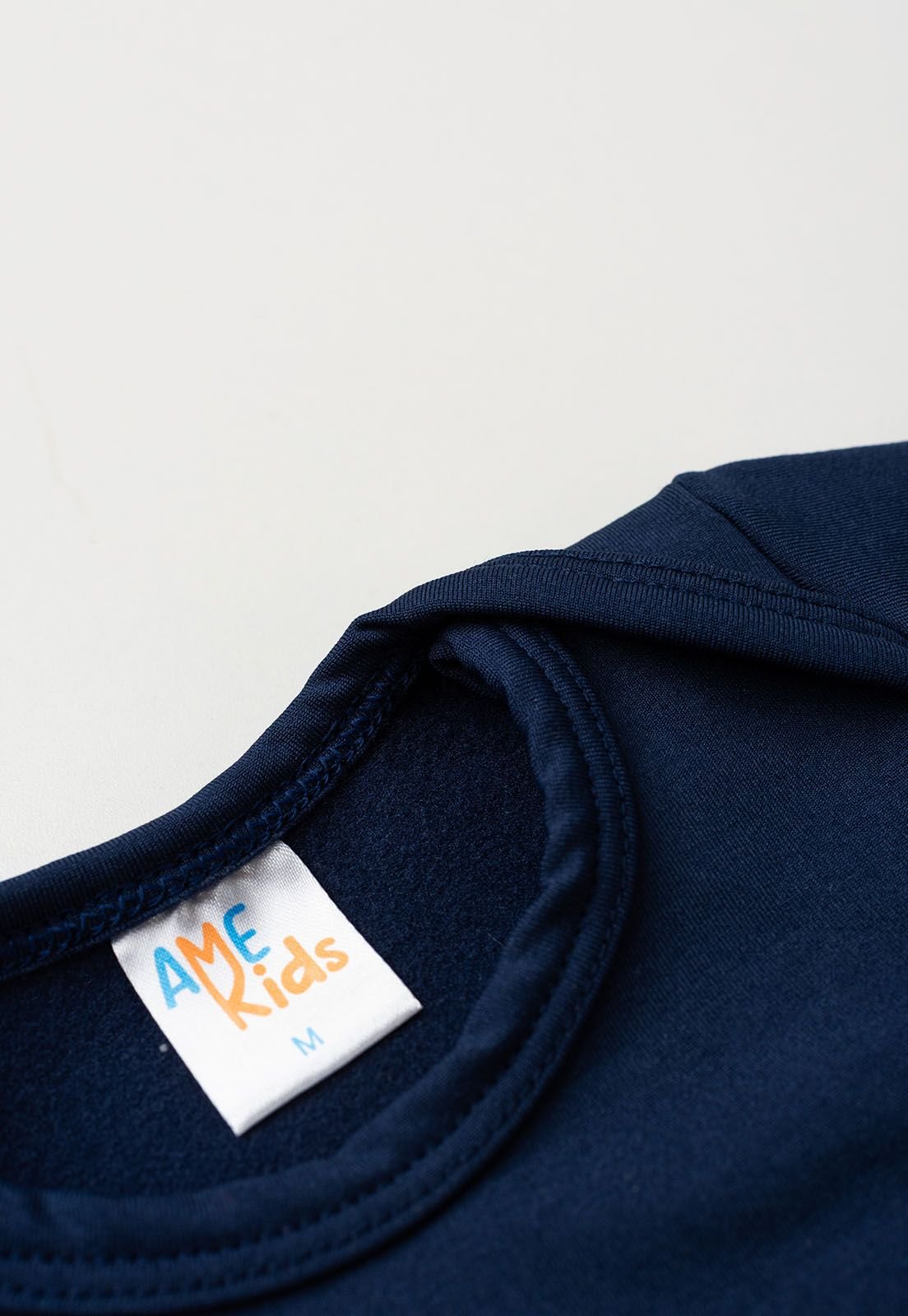 Detalhe: Gola macia do Conjunto Body e Cal&ccedil;a T&eacute;rmica Ame Kids, cor Azul Marinho