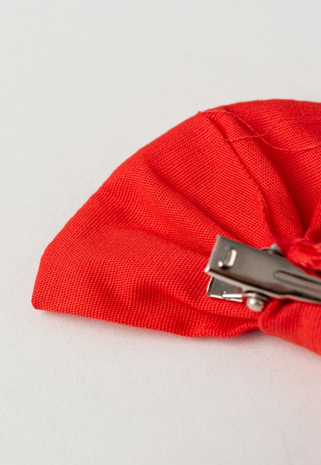 Detalhe: Prendedor no verso da Presilha de Cabelo Lacinho Ame Kids, cor Vermelho