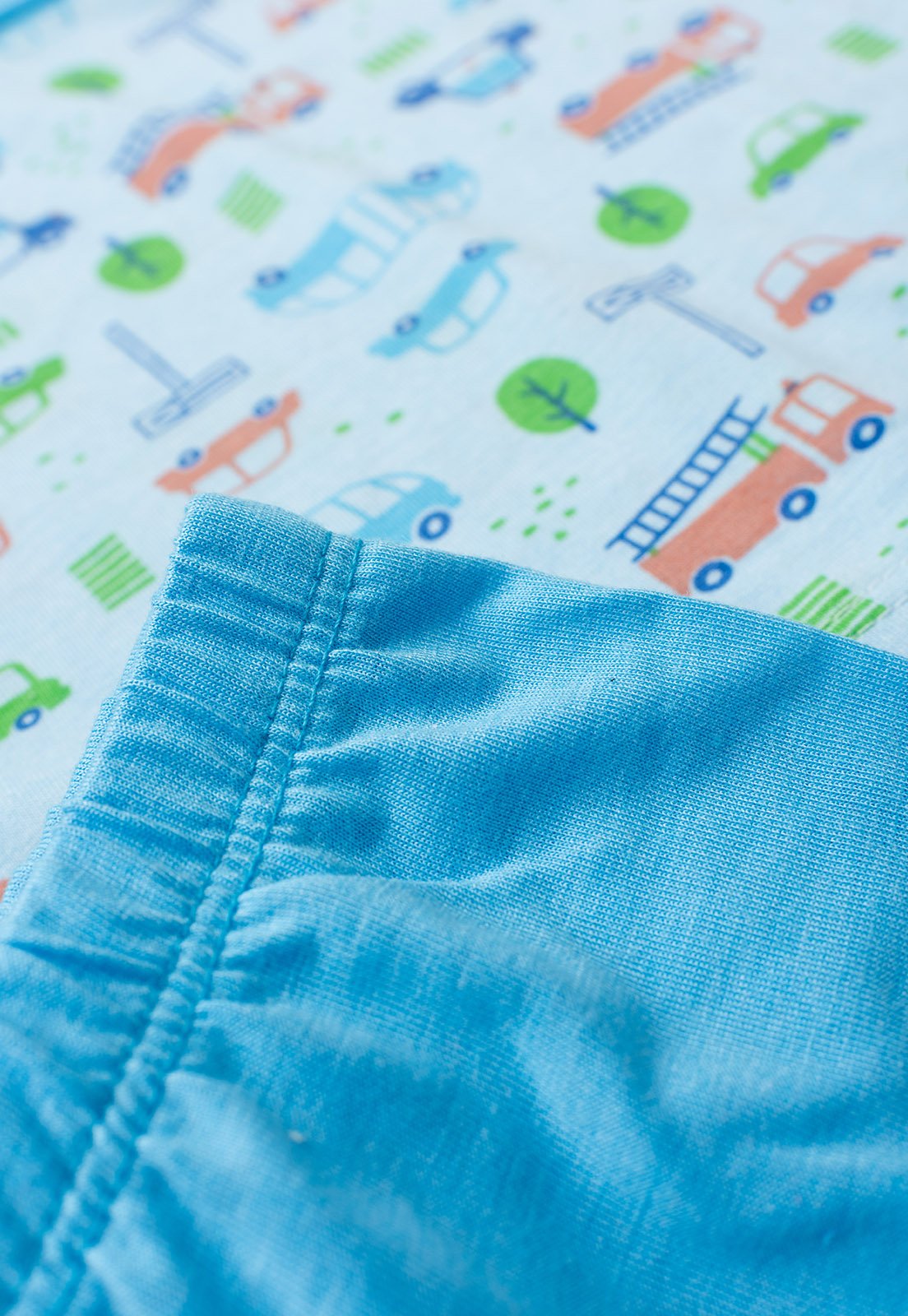 Detalhe: C&oacute;s com el&aacute;stico do Conjunto Pijama Blusa e Shorts Ame Kids, cor Azul Beb&ecirc;