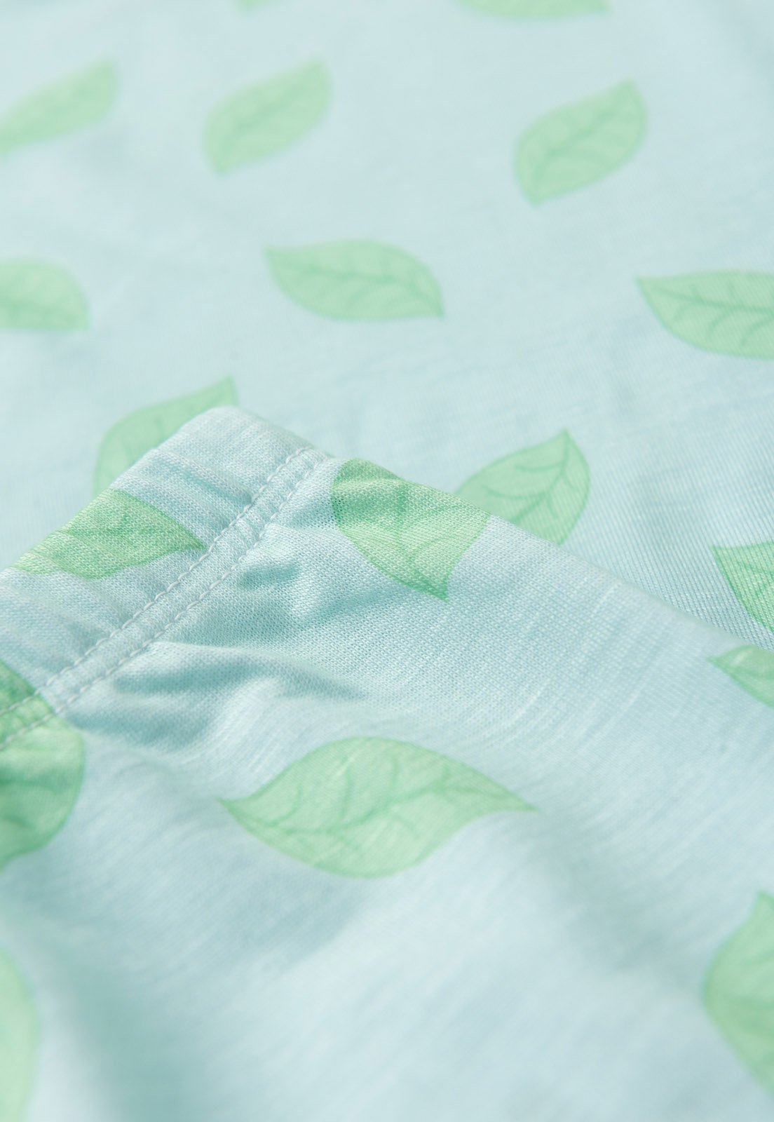 Detalhe: C&oacute;s com el&aacute;stico do Conjunto Pijama Blusa e Shorts Ame Kids, cor Verdinho