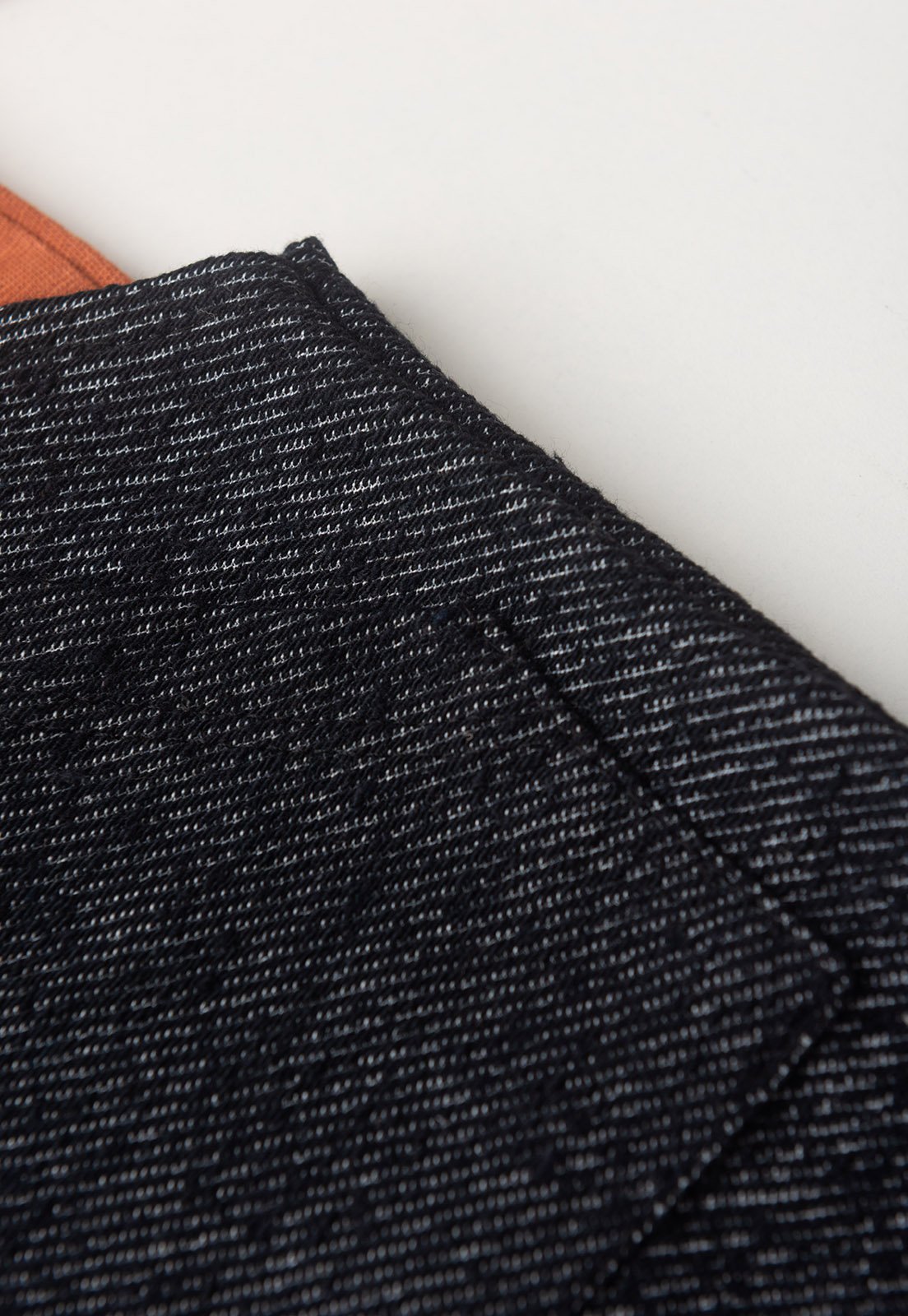 Detalhe: Textura mesclada do Conjunto Jardineira e Camiseta Ame Kids, cor Preto