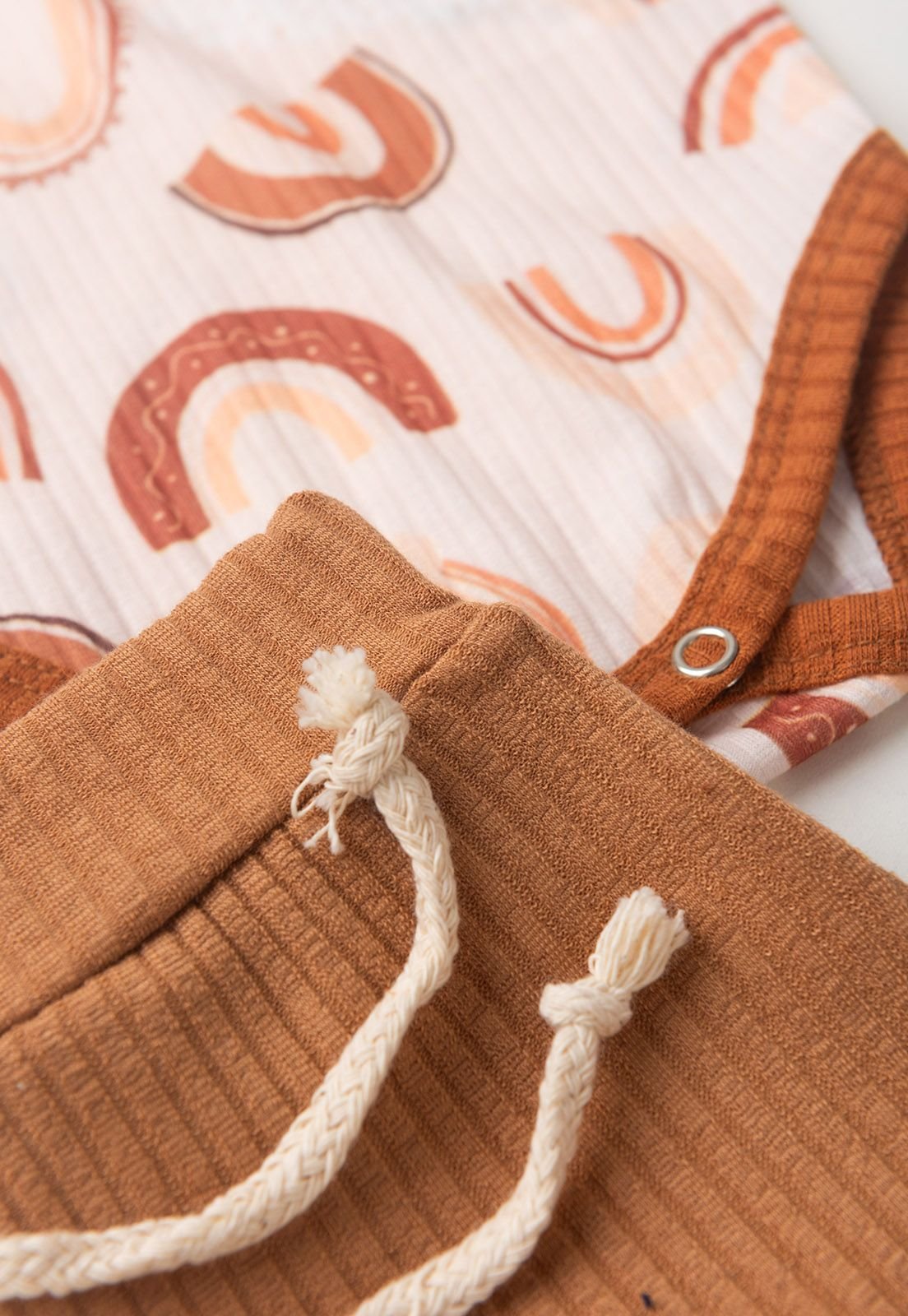 Detalhe: Cord&atilde;o decorativo do Conjunto Body Canelado e Shorts Ame Kids, cor Avel&atilde;
