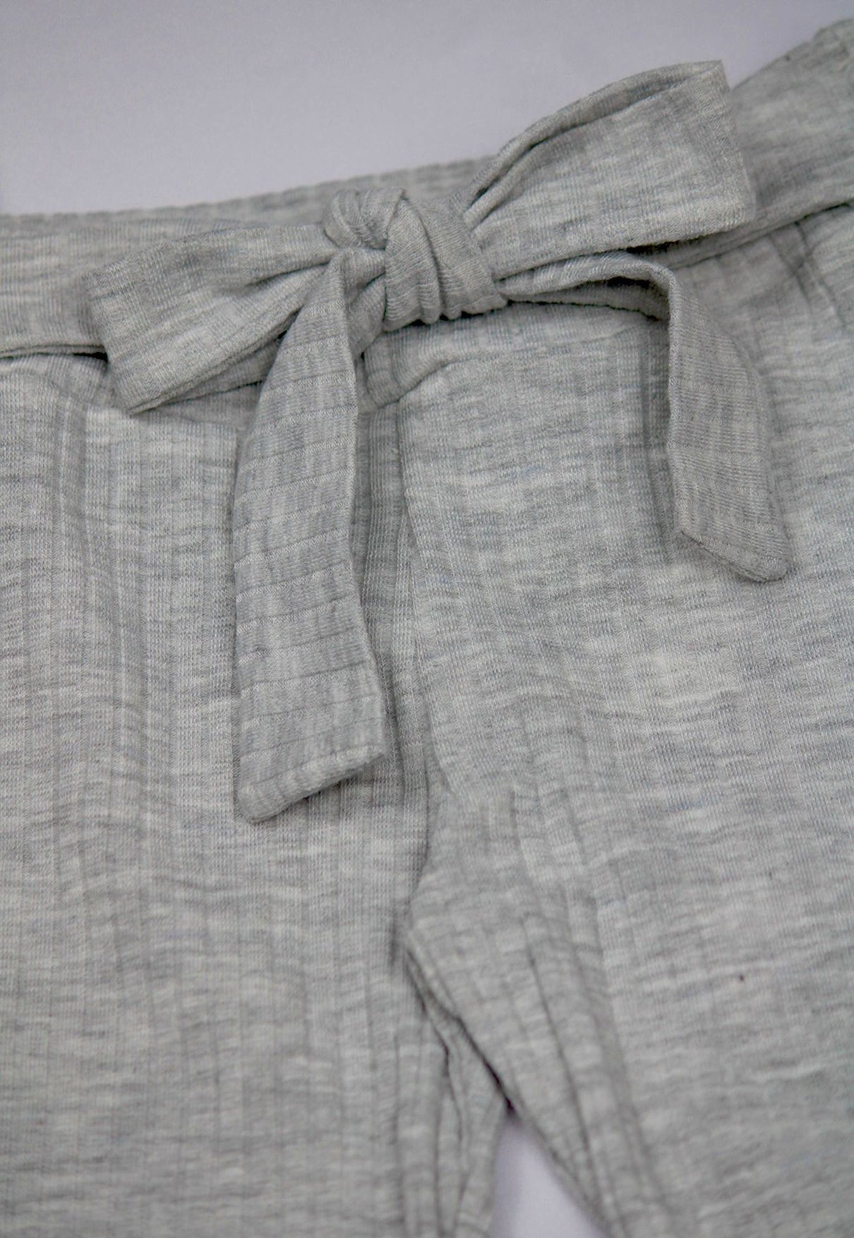 Detalhe: Amarra&ccedil;&atilde;o na frente do Conjunto Body, Cal&ccedil;a e Faixa Canelado Ame Kids, cor Cinza