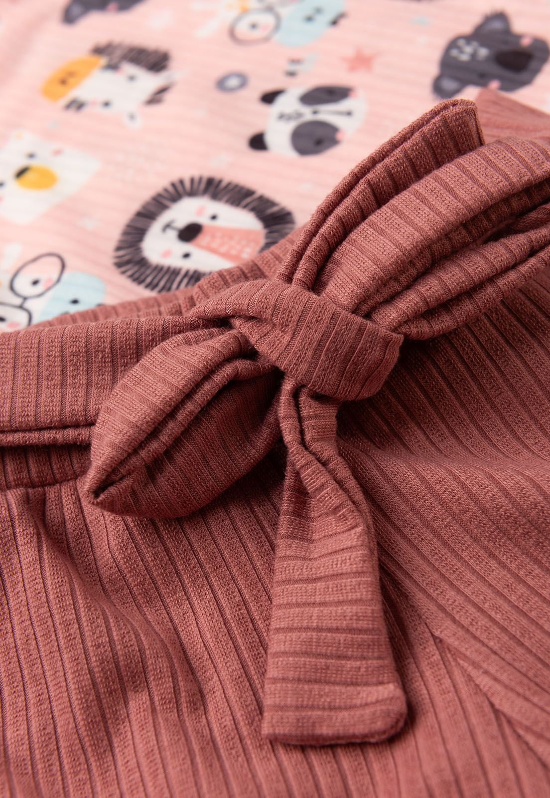 Detalhe: La&ccedil;o na cintura do Conjunto Body Canelado e Shorts Ame Kids, cor Safari Conjuntinho