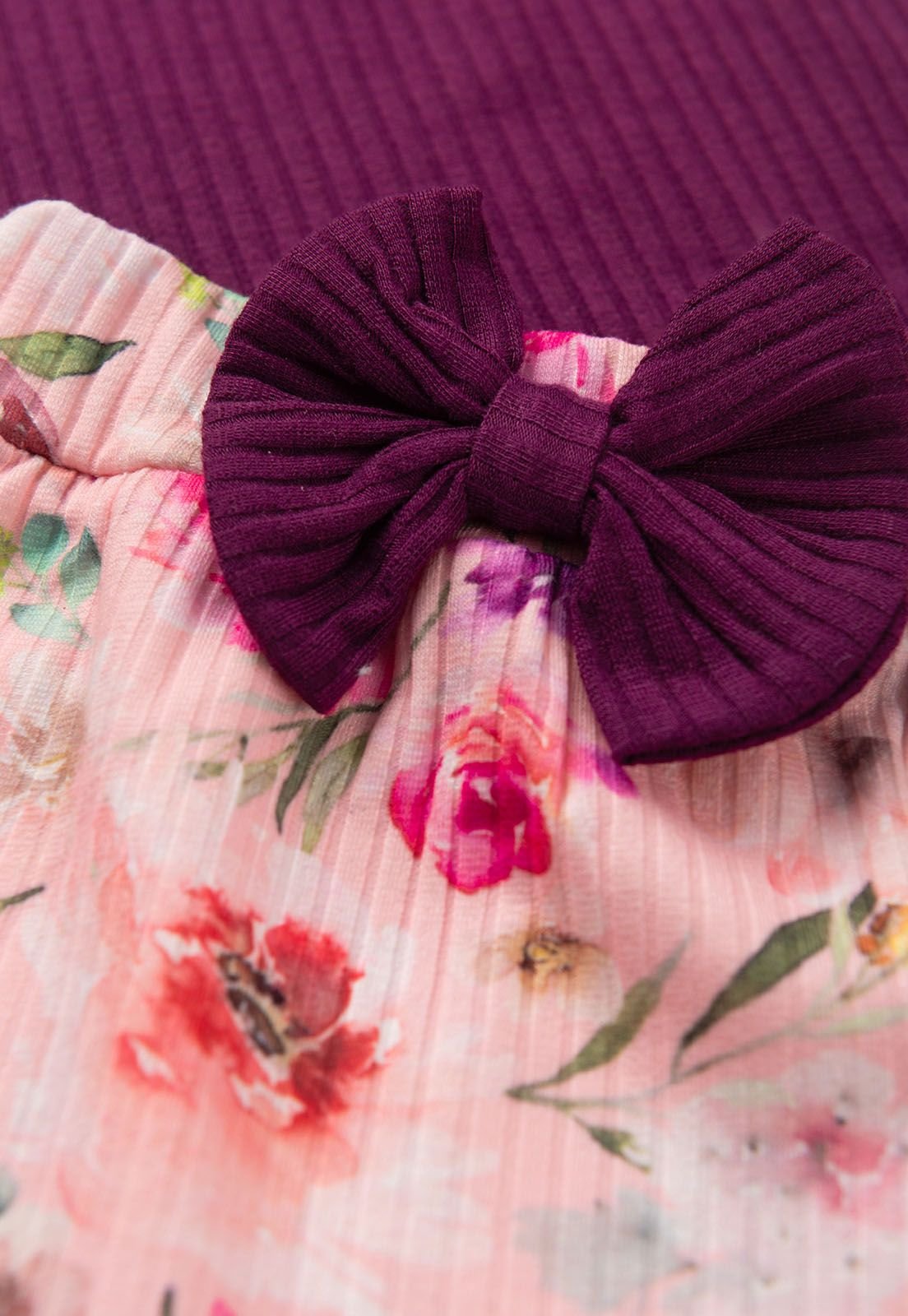 Detalhe: La&ccedil;o na saia do Conjunto Body Canelado e Saia Floral Ame Kids, cor Beringela