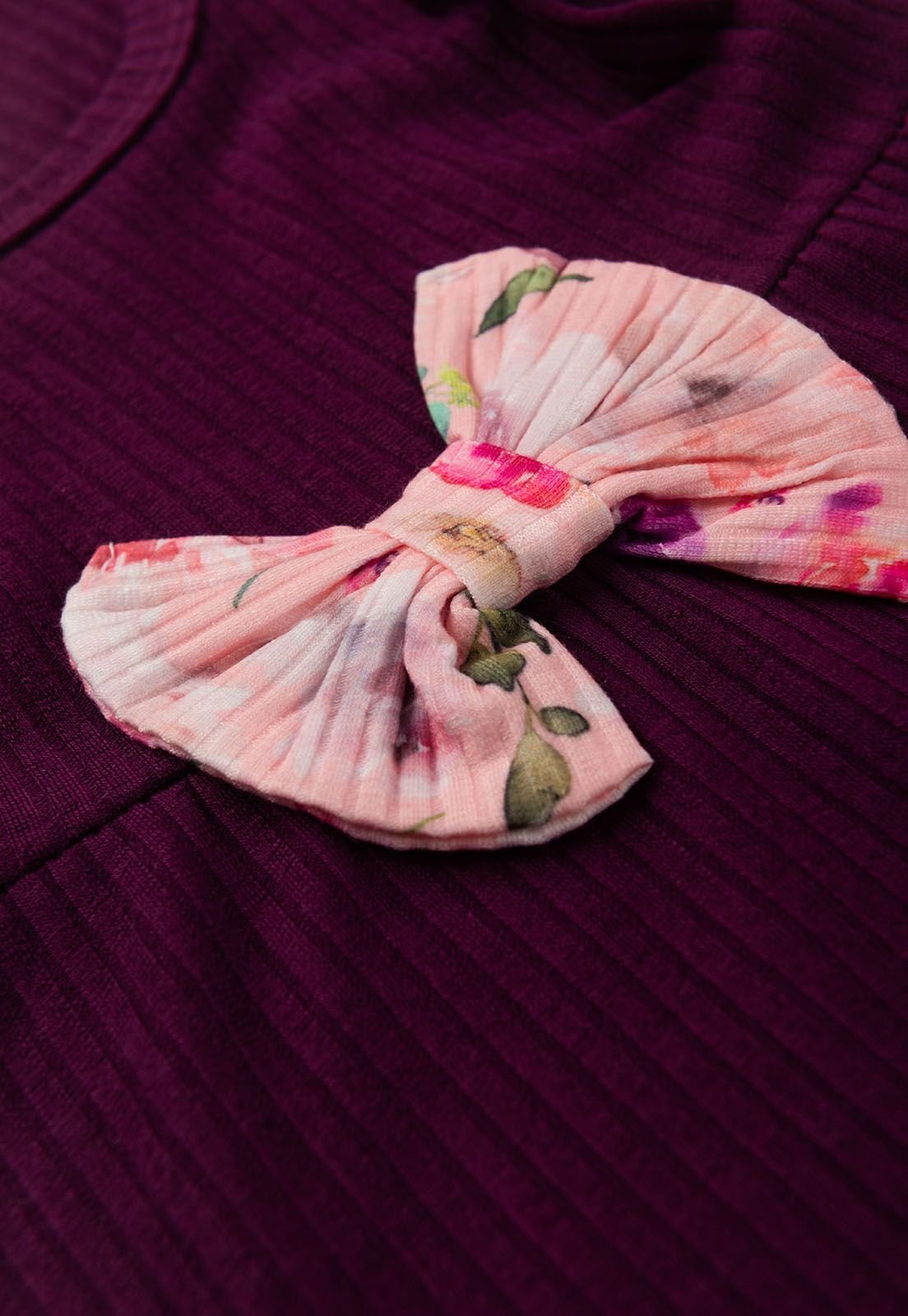 Detalhe: La&ccedil;o aplicado do Vestido Manga Longa Canelado Ame Kids, cor Beringela