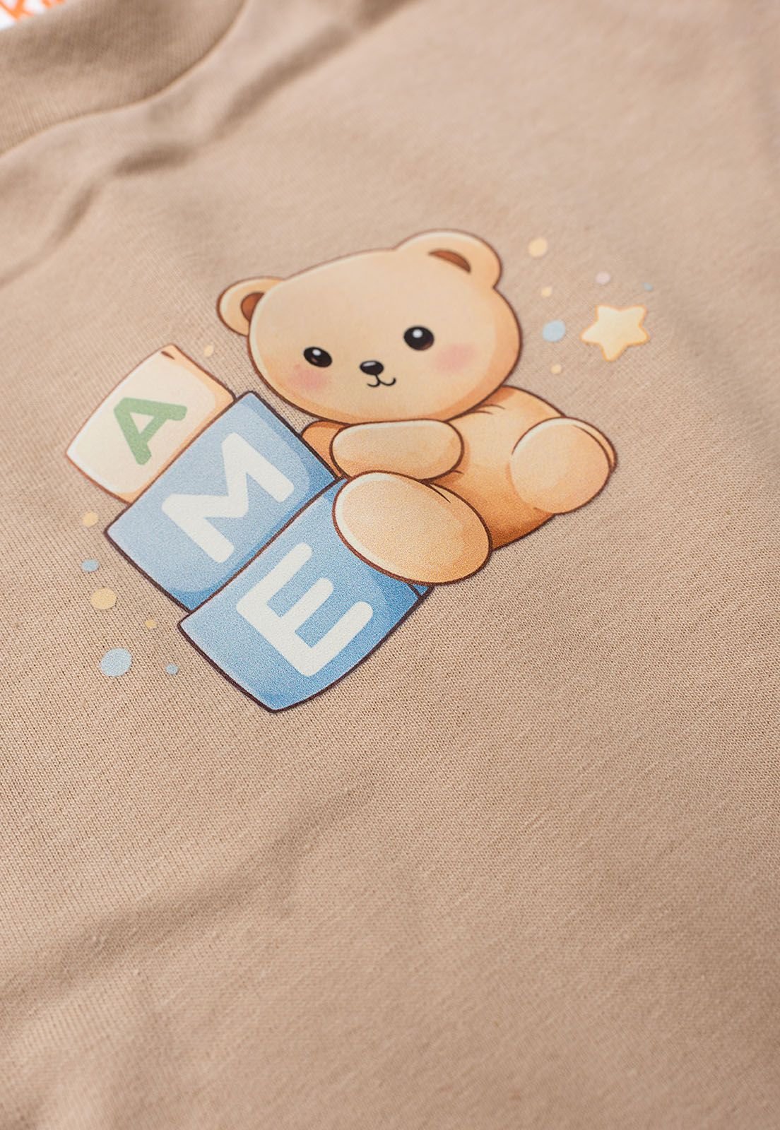 Detalhe: Estampa frontal do Pijama Blusa e Cal&ccedil;a Estampado Ame Kids, cor Doce de Leite